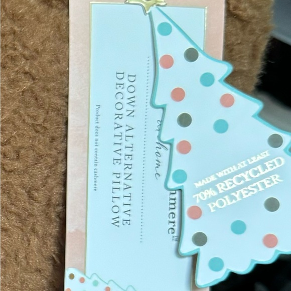 New! Cupcakes & Cashmere LRG 18”SOFT Gingerbread man Christmas Holiday Pillow - Picture 2 of 2